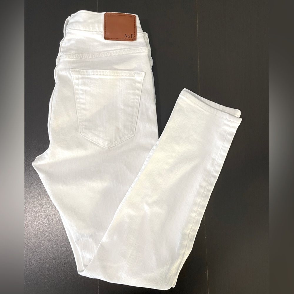Abercrombie mens denim, 30x30 in white
